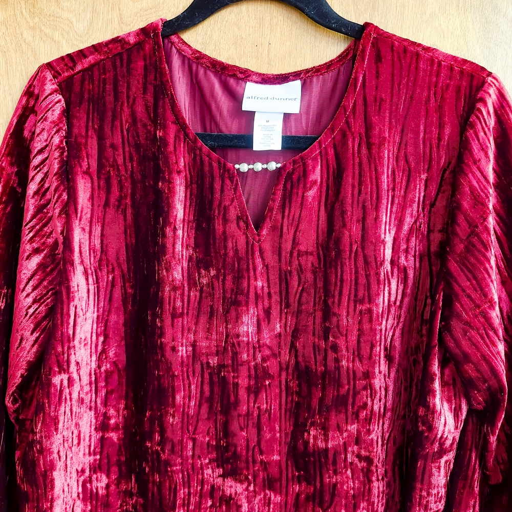 Alfred Dunner Velvet Top Womens Medium Red Crushed Velvet Holiday Party Blouse - Picture 4 of 6